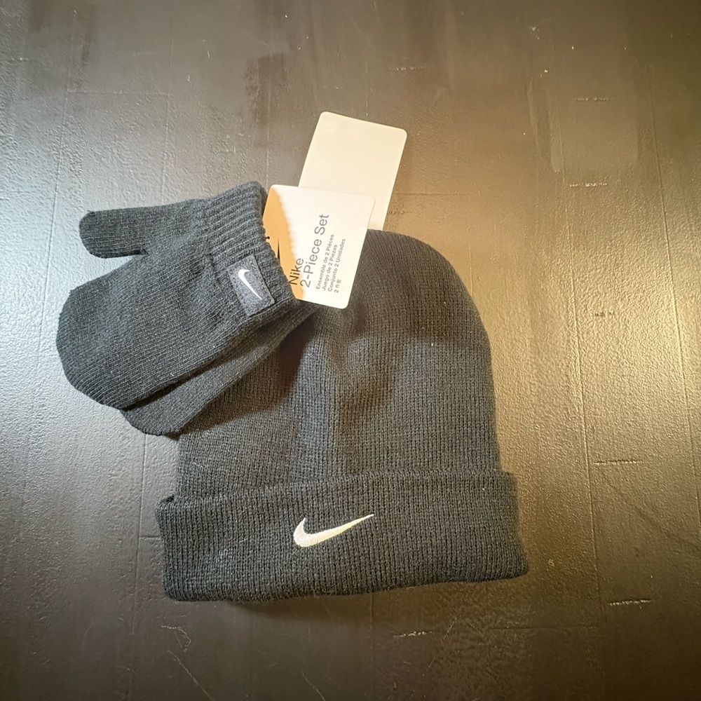 Nike Toddler Black Knit Beanie and Gloves Set fits‎ like 2/4T - Picture 2 of 8
